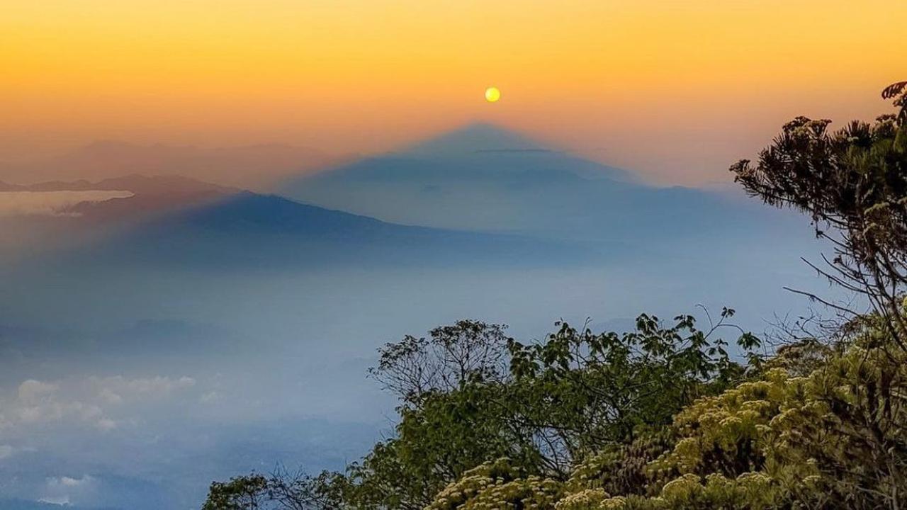 Gunung Ceremai di Jawa Barat aktif sejak tahun 1600