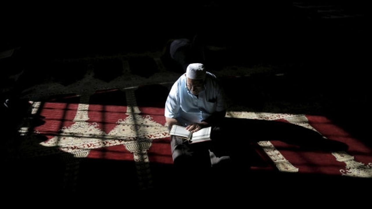 Melantunkan ayat suci Alquran di Masjid Al Aqsa