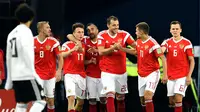 Pemain timnas Rusia merayakan gol ke gawang Mesir pada laga kedua penyisihan Grup A Piala Dunia 2018, Rabu (20/6/2018).  (AP Photo/Martin Meissner)