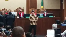 Febrie Adriansyah Tiba untuk Sidang Perdana, Ini Penampilannya
