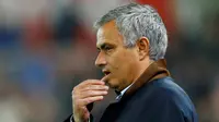 Raut muka kekecewaan manajer Chelsea, Jose Mourinho, setelah timnya kalah melawan Stoke City dalam laga Piala Liga di Stadion Britannia, Inggris, (27/10/2015). (Reuters/Darren Staples)