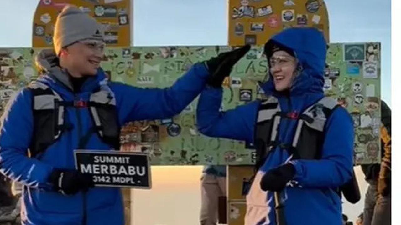 Potret Mesra Henny Rahman dan Alvin Faiz Saat Mendaki Gunung Merbabu