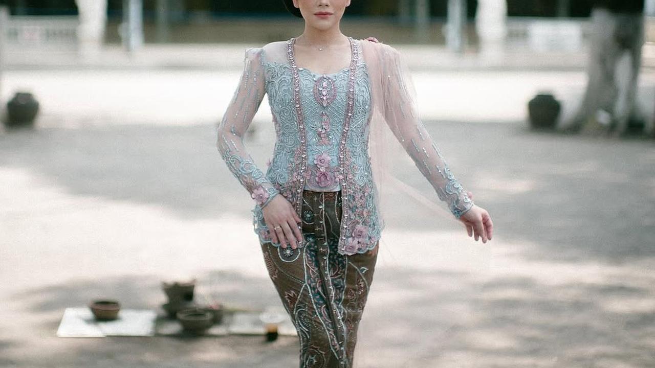 Inspirasi Model Kebaya Modern ala Celine Evangelista, Padukan Kecantikan Adat dan Pesona Bidadari