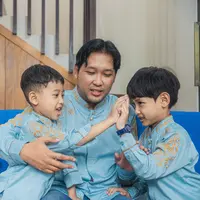 Akur dengan saudara./Copyright Fimela - Guntur Merdekawan