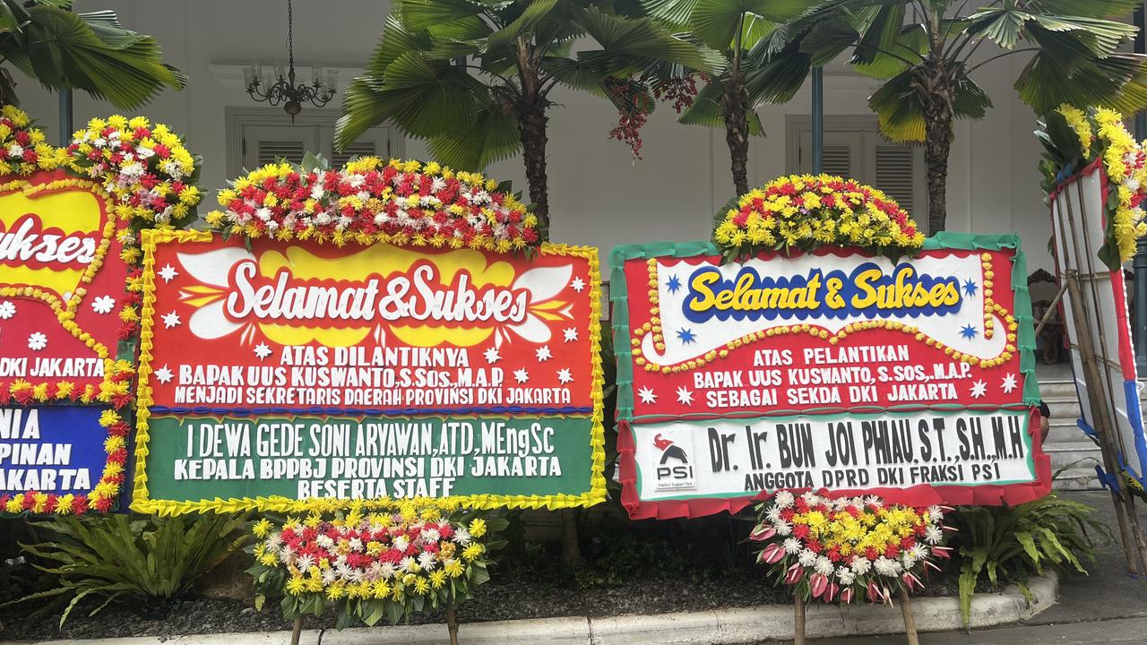 Jejeran Karangan Bunga Penuhi Balai Kota Jelang Pelantikan Sekda DKI Anyar, Ini Sosok Pengganti Marullah Matali