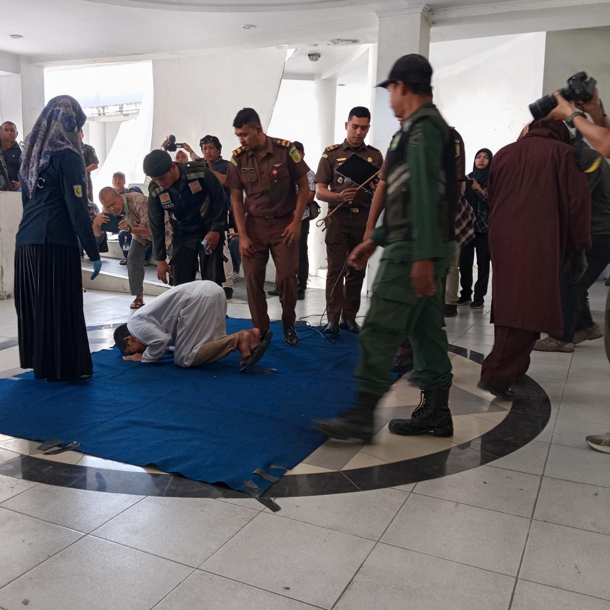 hukuman cambuk di Aceh