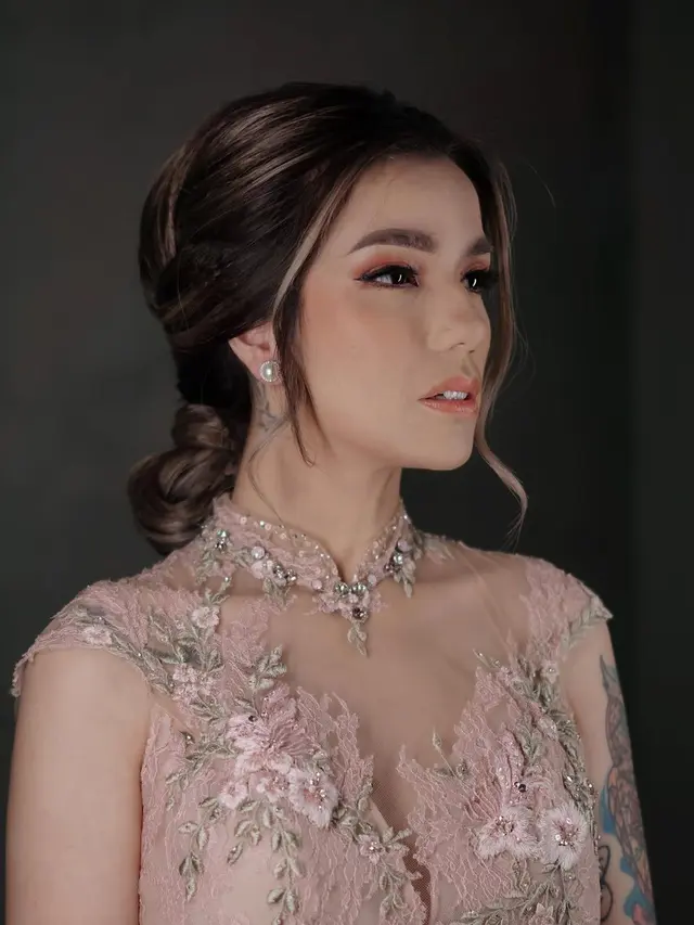 Harmonis, Ini 6 Gaya Pemotretan Sheila Marcia dan Keluarga