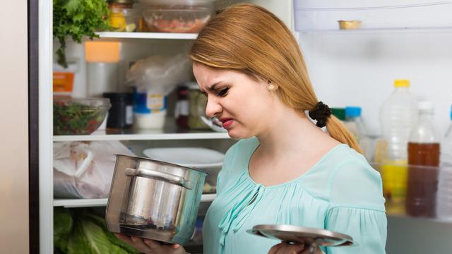 Waspada, Konsumsi Makanan Basi Usai Lebaran (Lakov Filimonov/Shutterstock)