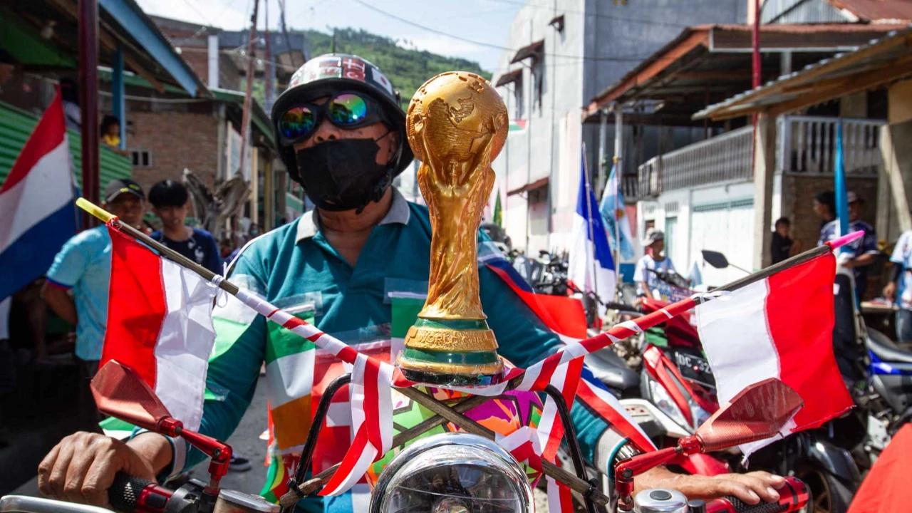 FOTO: Ratusan Warga Gelar Konvoi Sambut Piala Dunia 2026