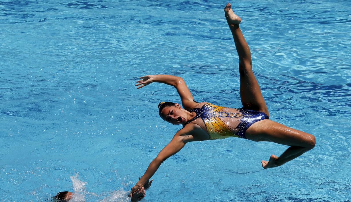 Aksi tim renang indah Prancis dalam kualifikasi Olimpiade 2016 di Rio de Janeiro, Brasil, (6/3/2016). (Reuters/Sergio Moraes)