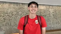 Penyerang Timnas Indonesia, Mitchell Baker, di lobi Bali Beach Hotel, Sanur, jelang keberangkatan Timnas Indonesia ke Bogor, Sabtu (25-7-2026). (Bola.com/Alit Binawan)