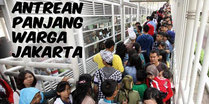 VIDEO TOP 3: Anies Batasi Transjakarta dan MRT, Penumpang Antre Panjang