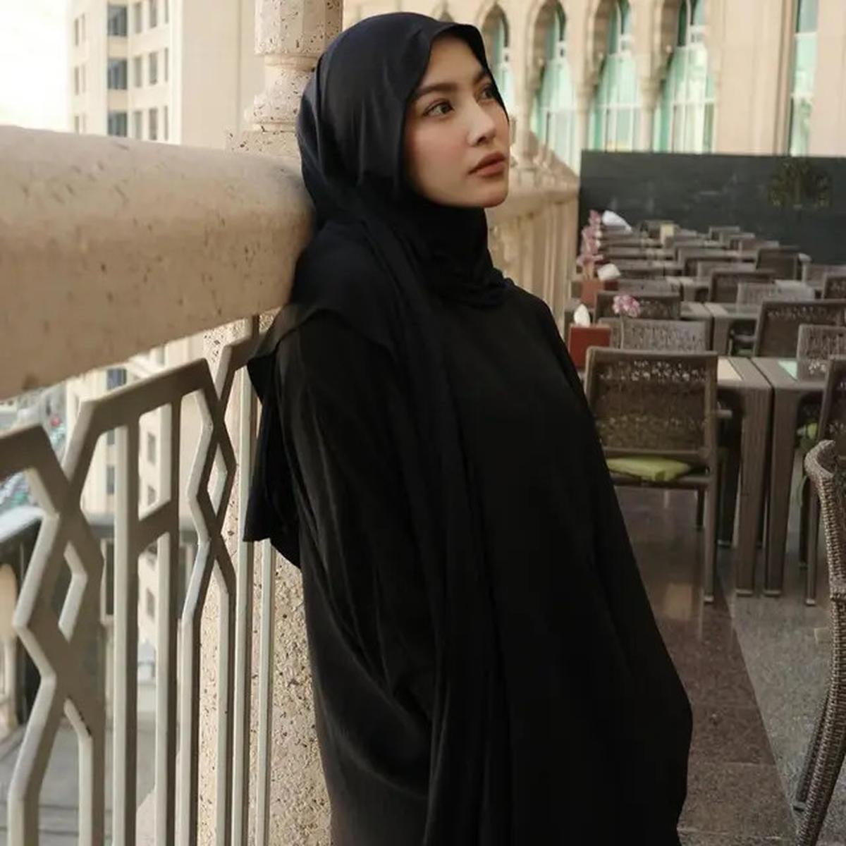 5 Gaya Hijab Meleyot Terbaru ala Selebritris Tanah Air, Modis dan Anti Ribet!