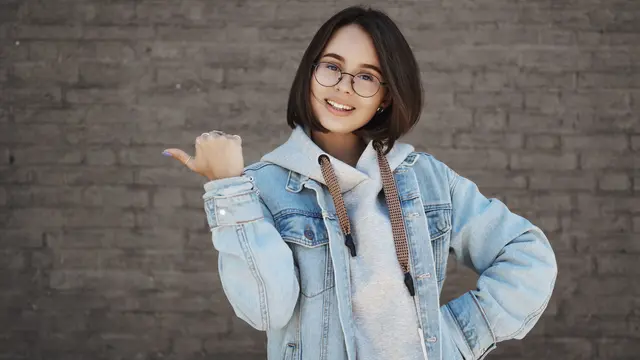 Inspirasi Outfit Simple Tapi Stylish Untuk Hari Pertama Kuliah (photo by freepik.com)