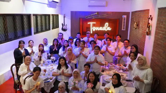 Sisca Saras Buka Puasa