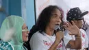 Vokalis band Slank, Kaka memberi keterangan saat jumpa pers di Markas Slank, Jakarta, Selasa (05/09). Tak hanya konser, Slank juga akan mengajak para santri dan kyai di pesantren tersebut untuk berdialog tentang kebangsaan. (Liputan6.com/Herman Zakharia)