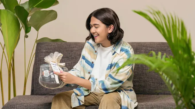 Rekomendasi Hampers Lebaran Ramah Lingkungan ala Iqbaal Ramadan, Kartu Ucapan Bisa Ditanam Lho