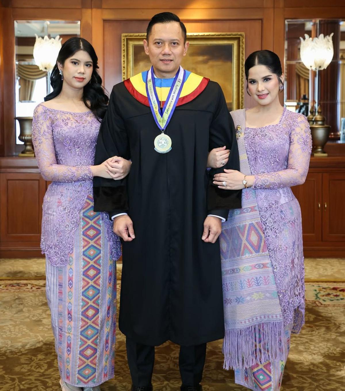 7 Potret Annisa Pohan Setia Dampingi AHY Wisuda, Sorotan Kecantikan dan Keharmonisan Keluarga yang Memukau
