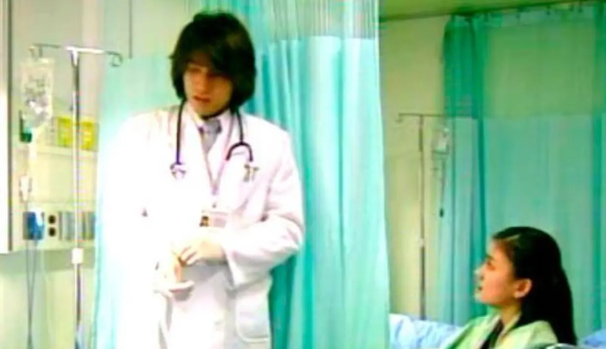 Saat itu, Agnez Mo memerankan seorang pasien yang ditangani Jerry Yan sebagai dokter. (Foto: Istimewa)