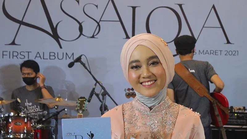 Assalova Schissandra saat peluncuran albumnya