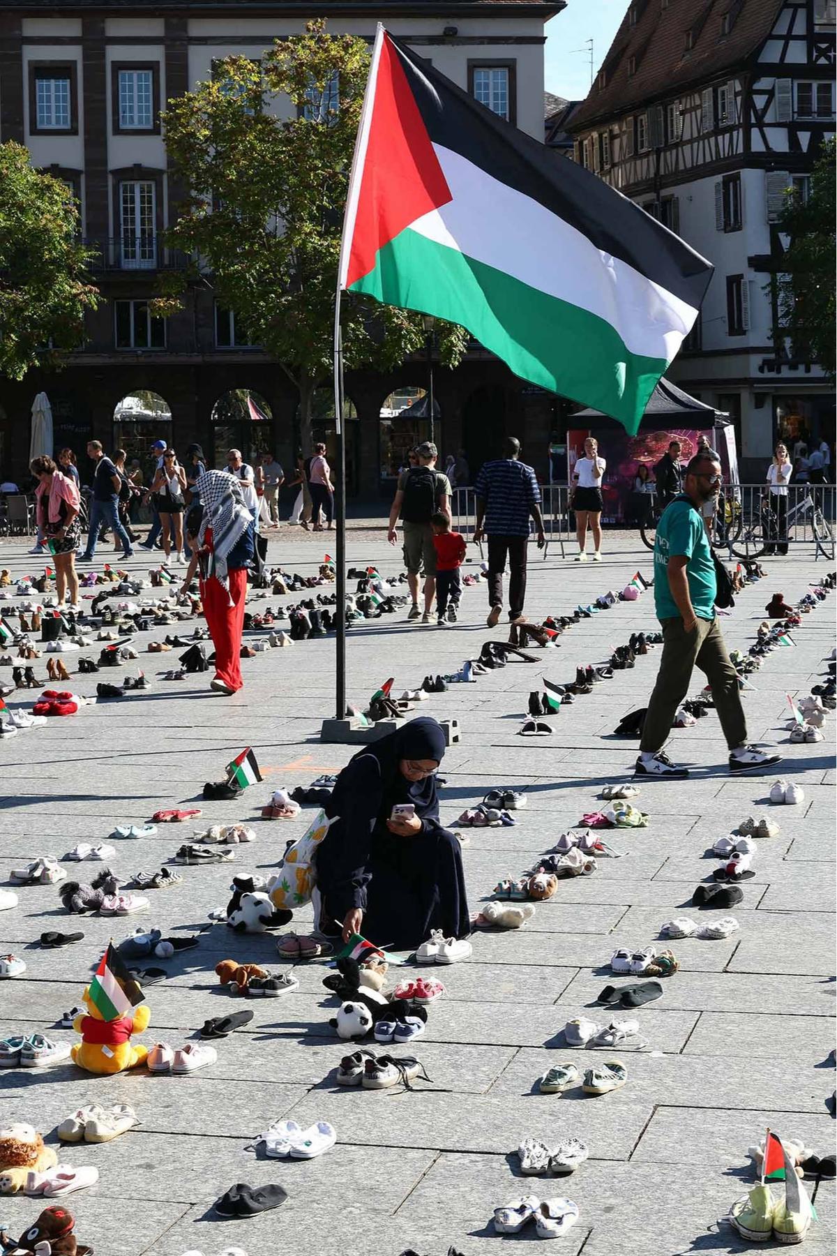 FOTO: Ratusan Sepatu untuk Warga Gaza