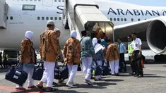 Meski hanya berjualan gorengan, pasangan suami-istri ‎Neman (70), dan Juni Durahman (60), akhirnya berangkat Haji Tahun ini. Kendati pendapatannya tidak tentu, namun setiap hari kedua pasangan ini menyisihkan sebagian hasil berdagangnya untuk ditabung.