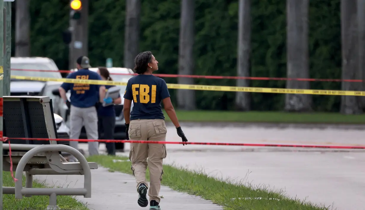 FBI dan Dinas Rahasia Amerika Serikat (AS) bersama dengan kantor Sheriff Palm Beach County menyelidiki insiden tersebut. (Joe Raedle/Getty Images North America/Getty Images via AFP)