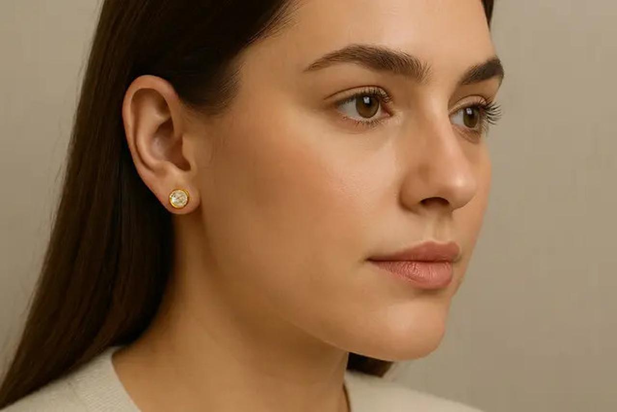 7 Model Anting Emas Tusuk Terbaru 2025, Simpel tapi Elegan untuk Berbagai Gaya