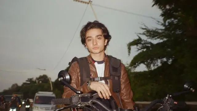 Pesona Bryan Domani, artis muda yang ganteng dan rajin ibadah