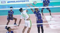 Tim putra Eka Mandiri Jawa Tengah, yang diperkuat Rivan Nurmulki, menang atas Jati Mustika&nbsp;3-0 (25-12, 25-16, 25-17)&nbsp;pada laga pertama Livoli Divisi I 2025 di Sport Center Lamongan, Senin (26/10).&nbsp;(foto: PBVSI)
&nbsp;