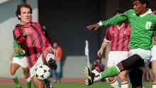 Franco Baresi merupakan bek tengah legendaris milik AC Milan. Ia menghabiskan sepanjang kariernya sebagai pesepak bola bersama Rossoneri. Pemain berpostur 176 cm tersebut juga mampu mempersembahakan berbagai gelar bergengsi untuk klub maupun negaranya, Italia. (AFP/Kazuhiro Nogi)