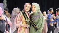 Rizky Ananda Musa meraih penghargaan Perempuan Indonesia Juara 2023 kategori Sosial dan Budaya dari Yayasan Perempuan Indonesia Juara, baru-baru ini. (Foto: Dok. Koleksi Pribadi Rizky Ananda Musa)