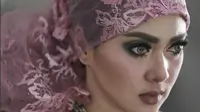 Begini Hebohnya Mukena Salat Idul Fitri Milik Syahrini