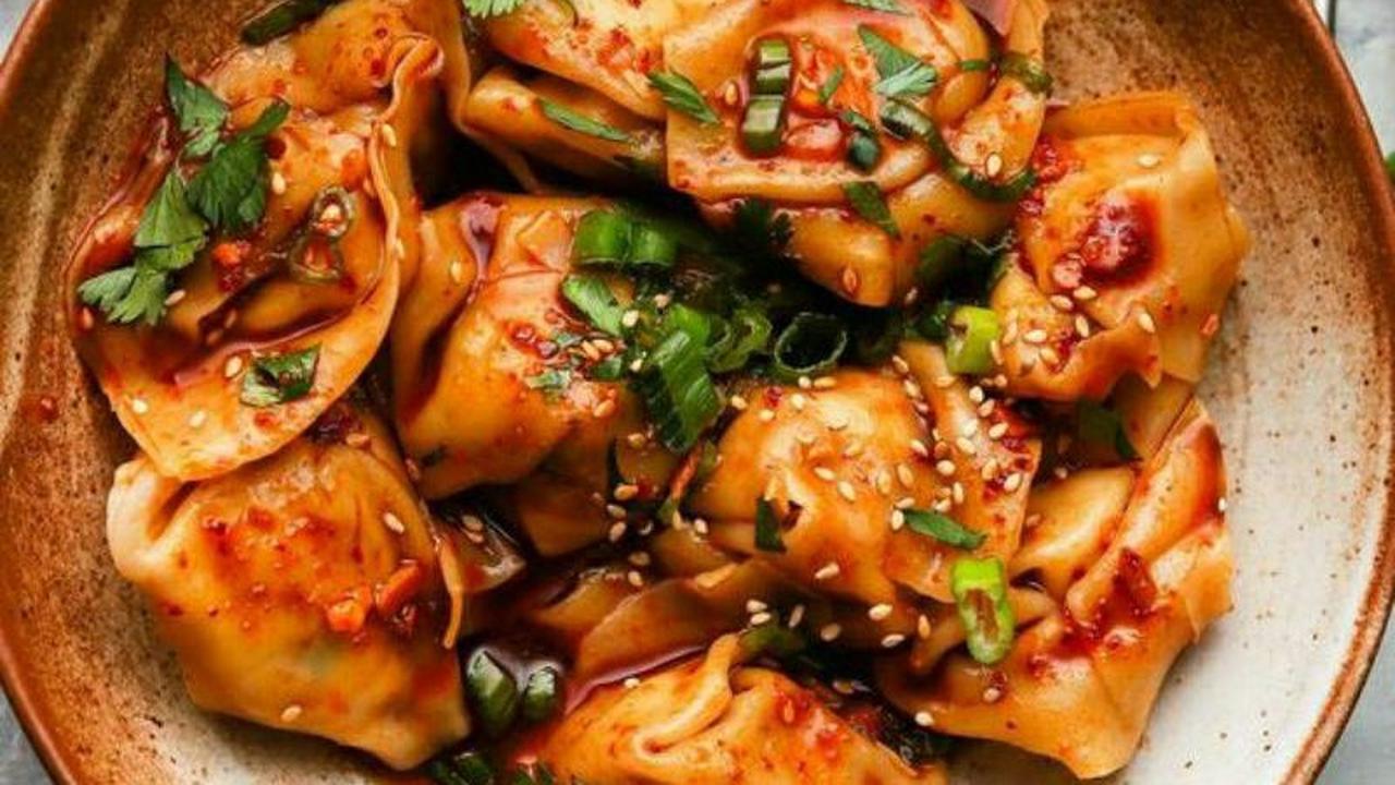 4. Pangsit Kuah dengan Saus Chilli Oil