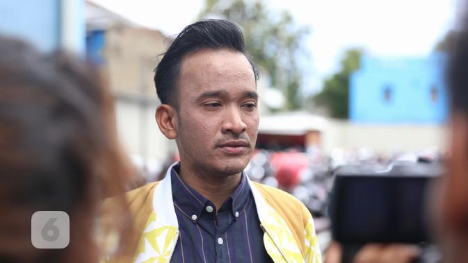 Berita yang sempat viral itu hingga terdengar pada presenter dan pemeran, Ruben Onsu. Suami Sarwendah itu tak kuasa menahan haru ketika baru membaca berita tersebut. (Nurwahyunan/Bintang.com)