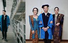 Netizen Ikut Terharu, Berikut Ini 8 Potret Detik-Detik Kris Dayanti Dipeluk Azriel Hermansyah di Momen Wisuda