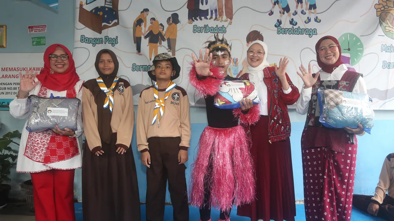 Dharma Wanita Persatuan Kementerian Koordinator Bidang Pemberdayaan Masyarakat (DWP Kemenko PM) menyelenggarakan pelatihan hidroponik bagi siswa dan guru di SLB B/C Harapan Ibu, Kemayoran Jakarta, Rabu (20/8) (Istimewa)