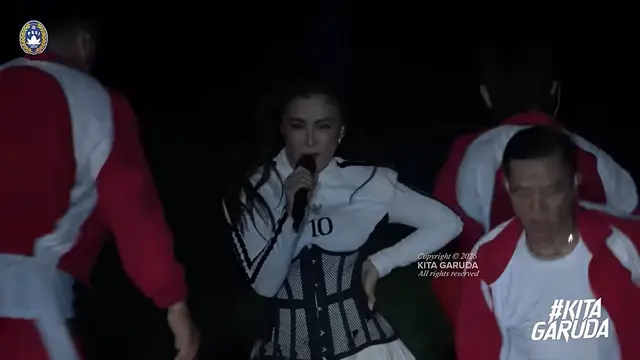 Agnez Mo tampi dengan energik  (credit: PSSI TV)
