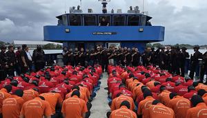 Direktorat Jenderal Pemasyarakatan memindahkan sebanyak 130 warga binaan risiko tinggi asal wilayah Jambi, Riau, dan Banten ke Nusakambangan, Jawa Tengah, Sabtu (27/12/2025) (Istimewa)