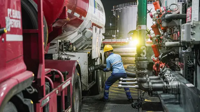 Pertamina Patra Niaga Regional Sumatra Bagian Utara melakukan distribusi BBM
