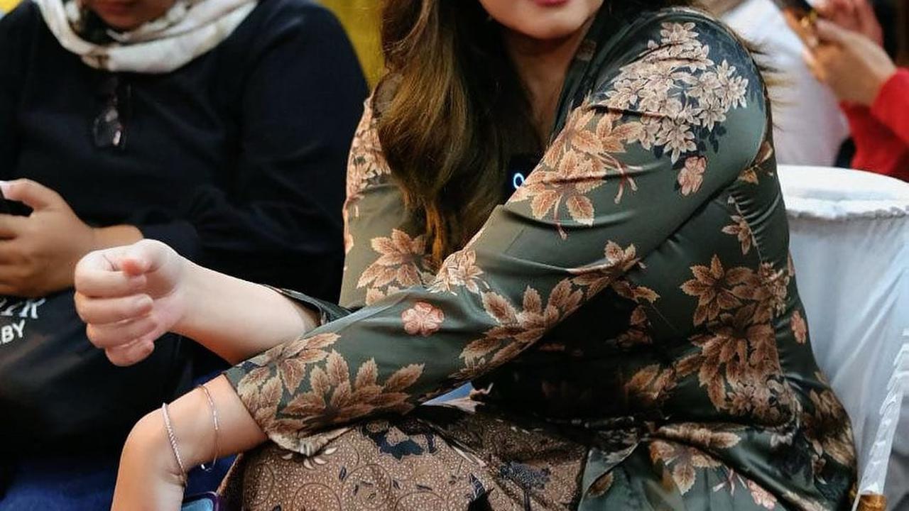 7 Model Kebaya Jawa Modern Ala Nafa Urbach, Bisa Dipakai di Segala Acara
