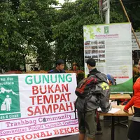 Tanpa puja puji, tanpa publisitas berlebihan, mereka sukses membersihkan gunung di Indonesia satu demi satu.