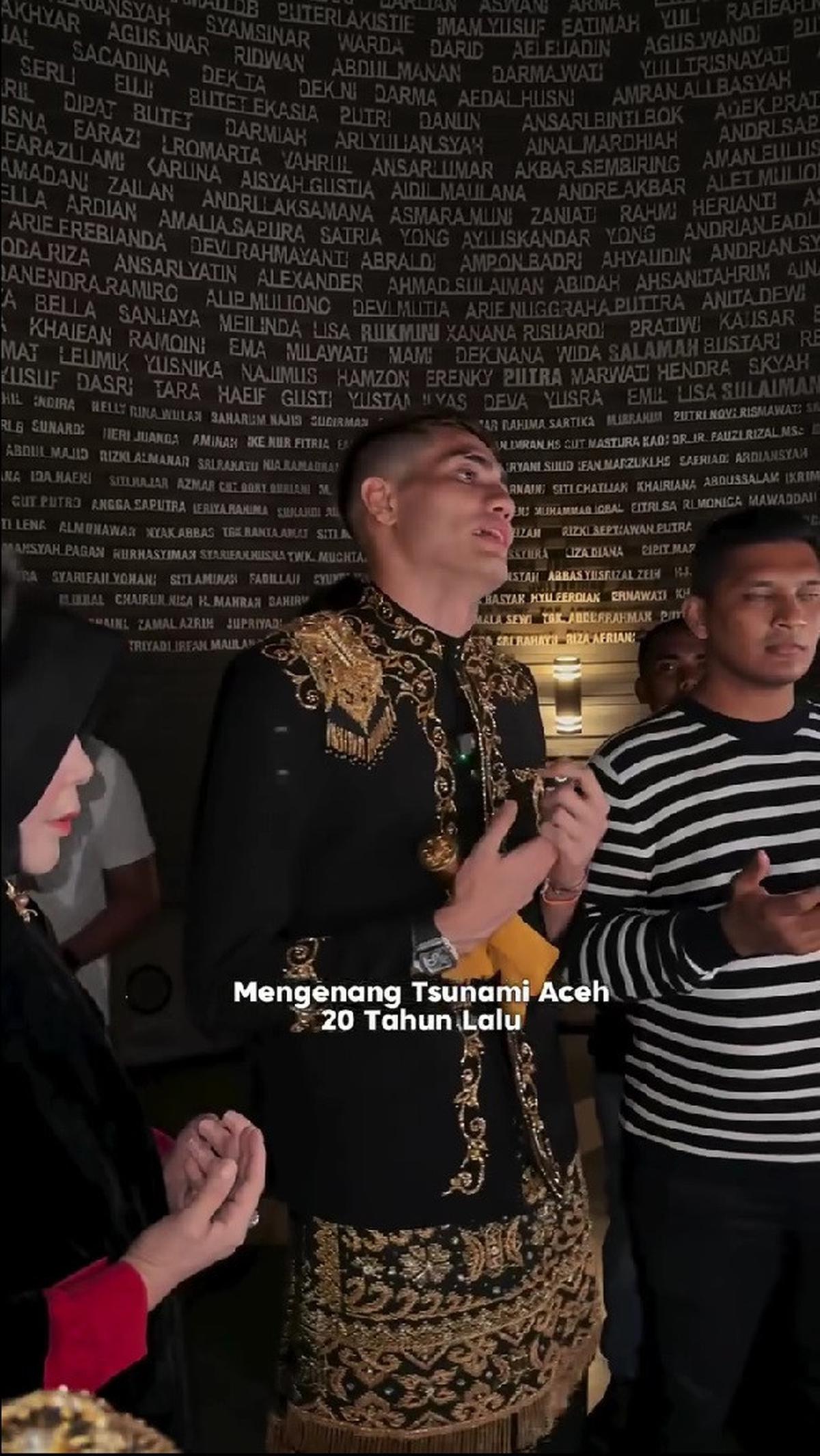 Aisar Khaled Kunjungi Museum Tsunami Aceh, Kirim Doa Hingga Jadi Imam Sholat Berjamaah