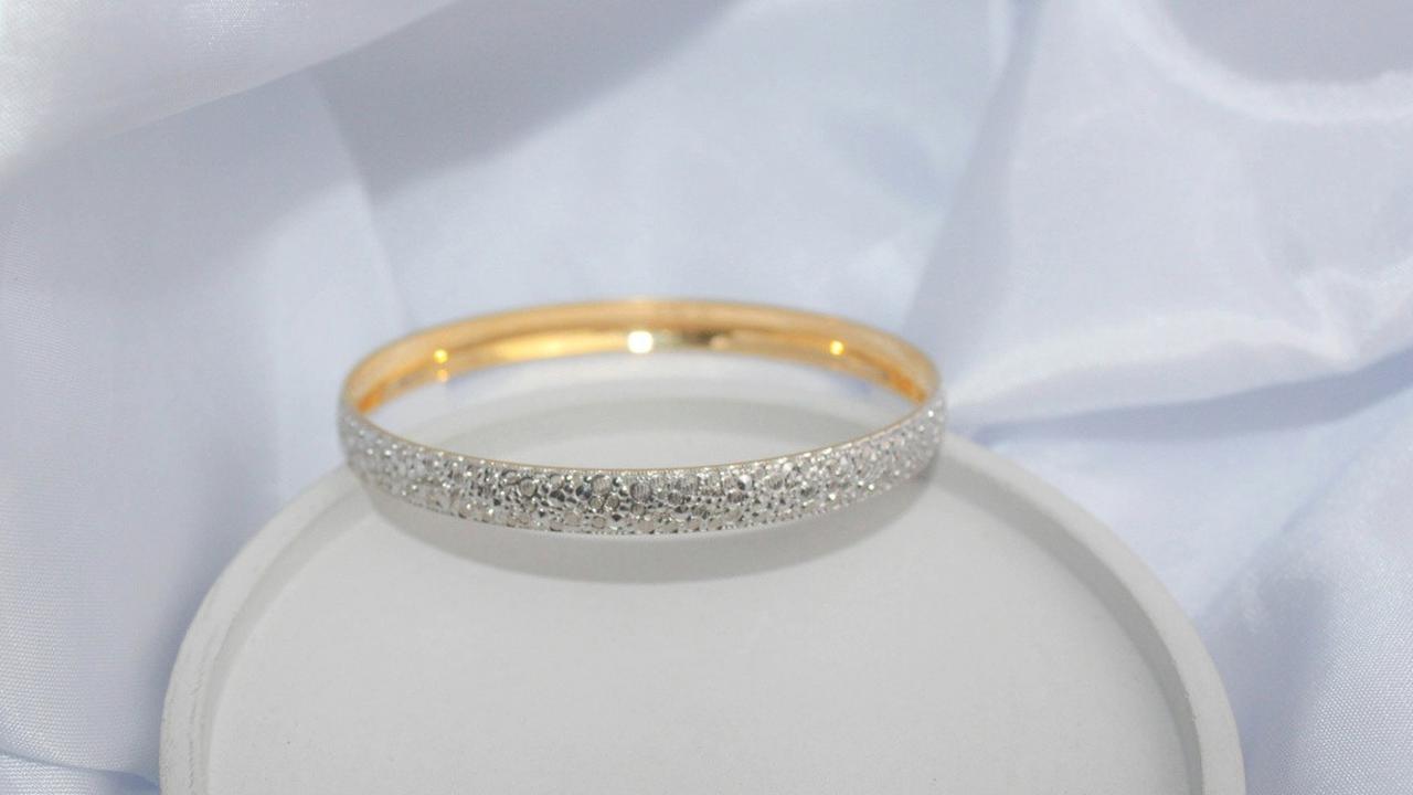 llustrasi Gelang Emas