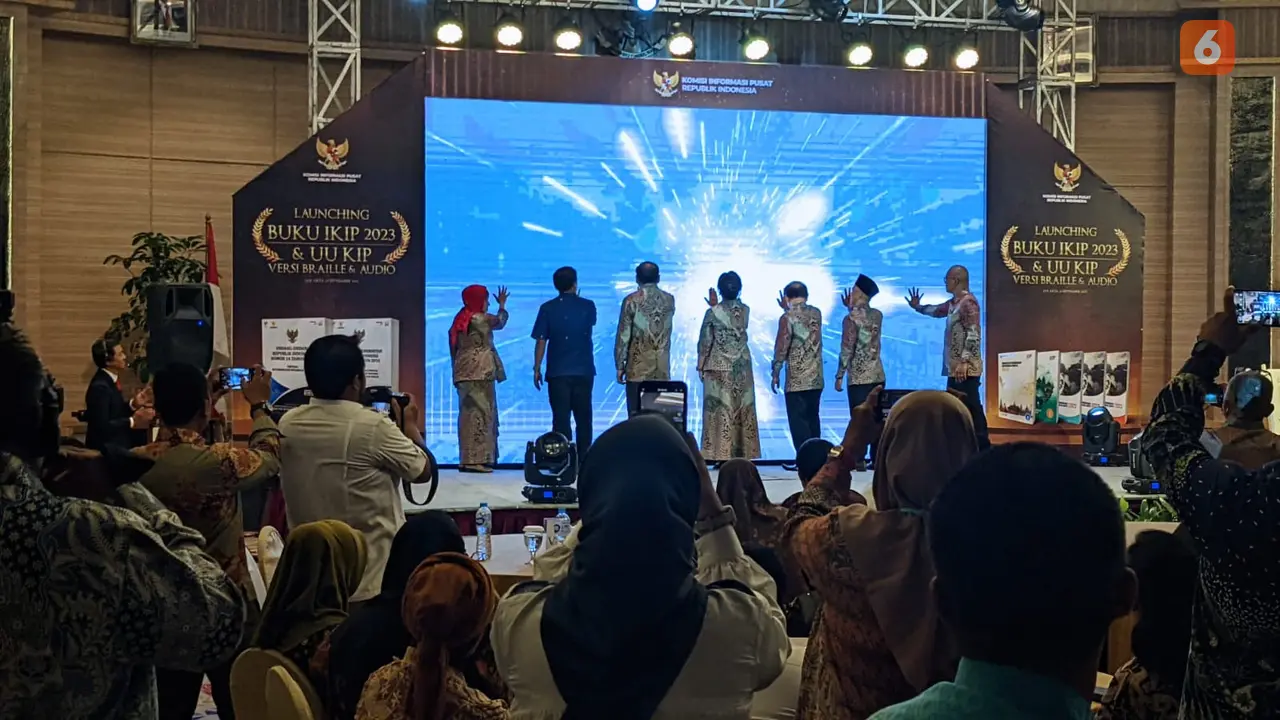 KIP Luncurkan Buku IKIP 2023 dan UU KIP Versi Braille serta Audio