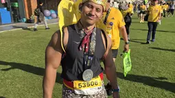 Pakai Kostum Unik, Gatot Kalcer Cetak PB di Maybank Marathon 2026