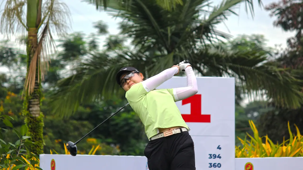 Pegolf Korea Selatan Kim Sojeong memimpin sementara di putaran pertama Indonesia Women's Open 2025