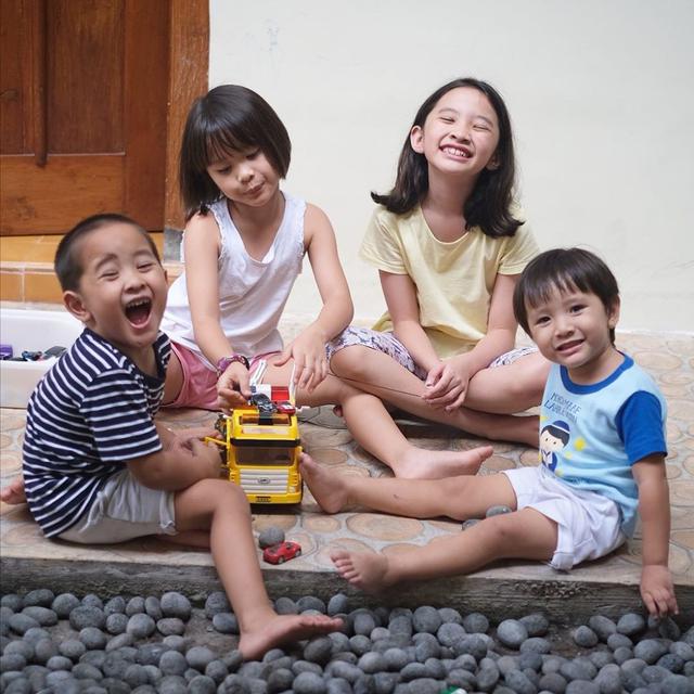 Segera Dikaruniai Adik, Ini 6 Potret Kompak Keempat Buah Hati Zaskia Adya Mecca