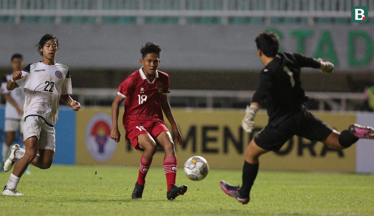 <p>Pemain Timnas Indonesia U-17,&nbsp;Jehan Pahlevi&nbsp;berusaha&nbsp;menjebol gawang Timnas Guam U-17 dalam pertandingan Grup B Kualifikasi Piala Asia U-17 2023 yang berlangsung di Stadion Pakansari, Bogor, Senin (3/10/2022). (Bola.com/Bagaskara Lazuardi)</p>