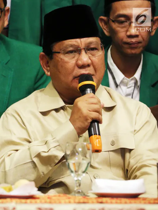 Capres nomor urut 02, Prabowo Subianto memberikan sambutan pada deklarasi di Rumah Kertanegara, Jakarta, Rabu (28/11). PPP hasil Muktamar Jakarta resmi mendukung capres-cawapres nomor urut 02, Prabowo-Sandiaga pada Pilpres 2019. (Liputan6.com/Johan Tallo)